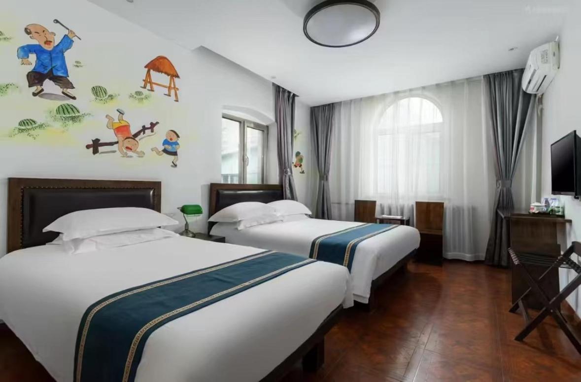Nostalgia Hotel Beijing Guozijian Ghost Street - Near Beijing Lama Temple, Beihai Park, Jingshan Park, Drum Tower, Houhai Bar Street, Tian'Anmen Square, Located In Beijing Traditional Hutongs, 5 Minutes Away From Beixinqiao Metro Station Buitenkant foto