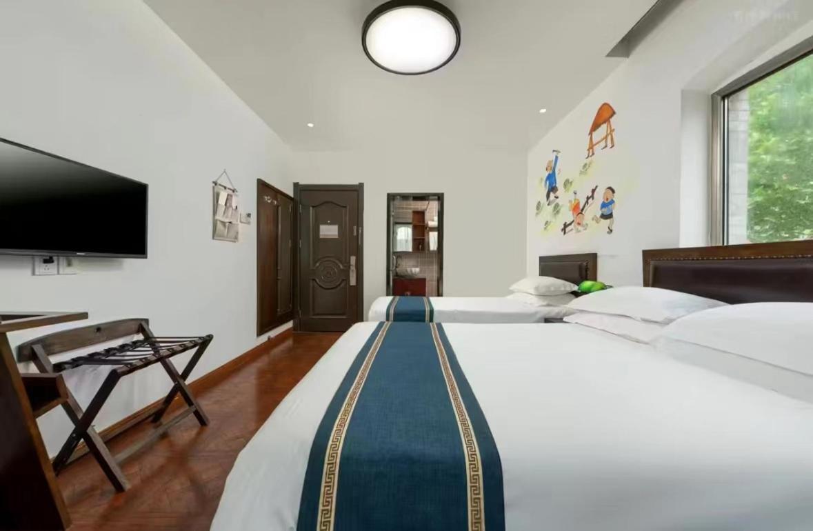 Nostalgia Hotel Beijing Guozijian Ghost Street - Near Beijing Lama Temple, Beihai Park, Jingshan Park, Drum Tower, Houhai Bar Street, Tian'Anmen Square, Located In Beijing Traditional Hutongs, 5 Minutes Away From Beixinqiao Metro Station Buitenkant foto