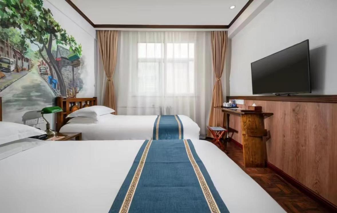 Nostalgia Hotel Beijing Guozijian Ghost Street - Near Beijing Lama Temple, Beihai Park, Jingshan Park, Drum Tower, Houhai Bar Street, Tian'Anmen Square, Located In Beijing Traditional Hutongs, 5 Minutes Away From Beixinqiao Metro Station Buitenkant foto