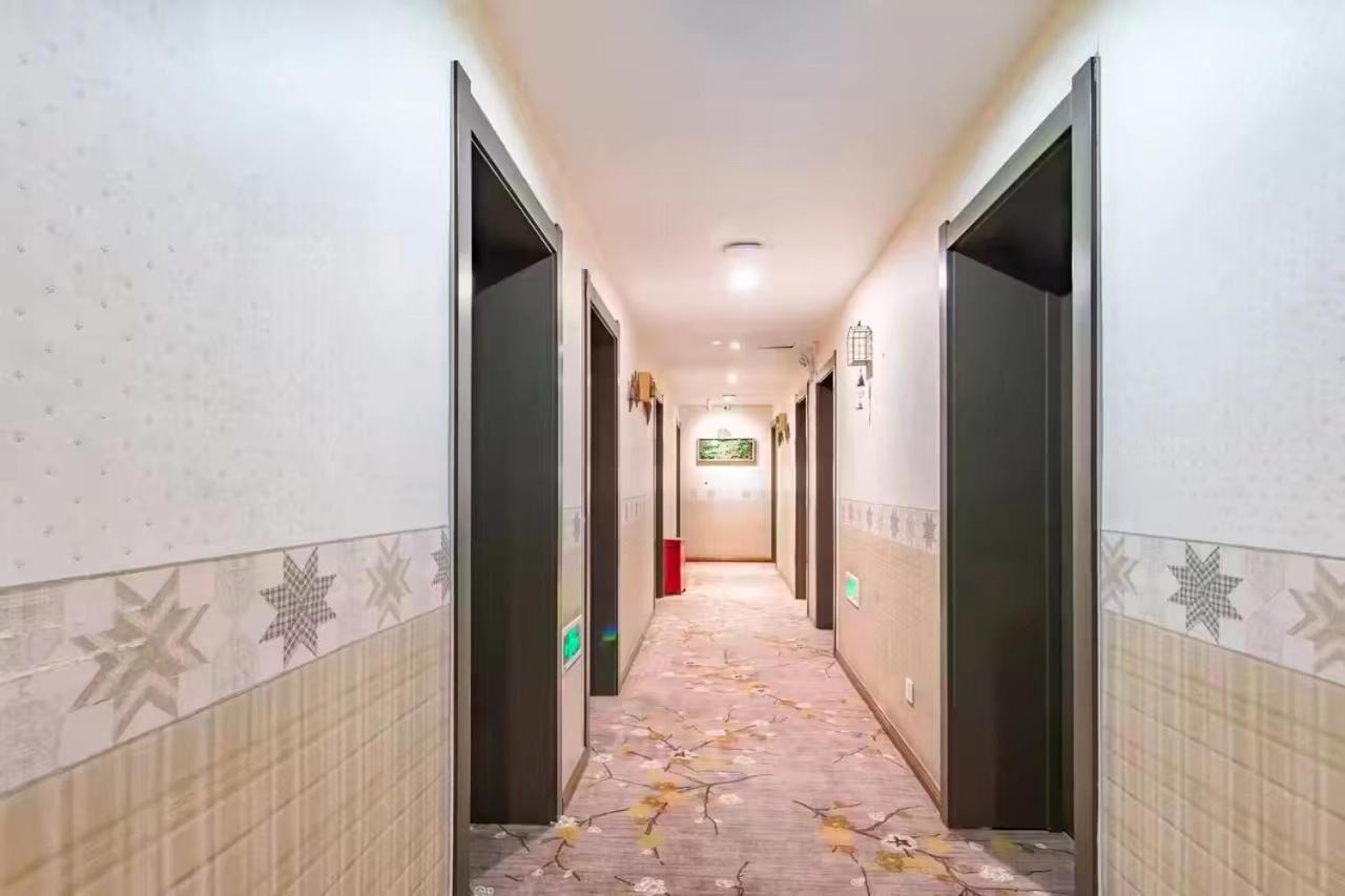 Nostalgia Hotel Beijing Guozijian Ghost Street - Near Beijing Lama Temple, Beihai Park, Jingshan Park, Drum Tower, Houhai Bar Street, Tian'Anmen Square, Located In Beijing Traditional Hutongs, 5 Minutes Away From Beixinqiao Metro Station Buitenkant foto