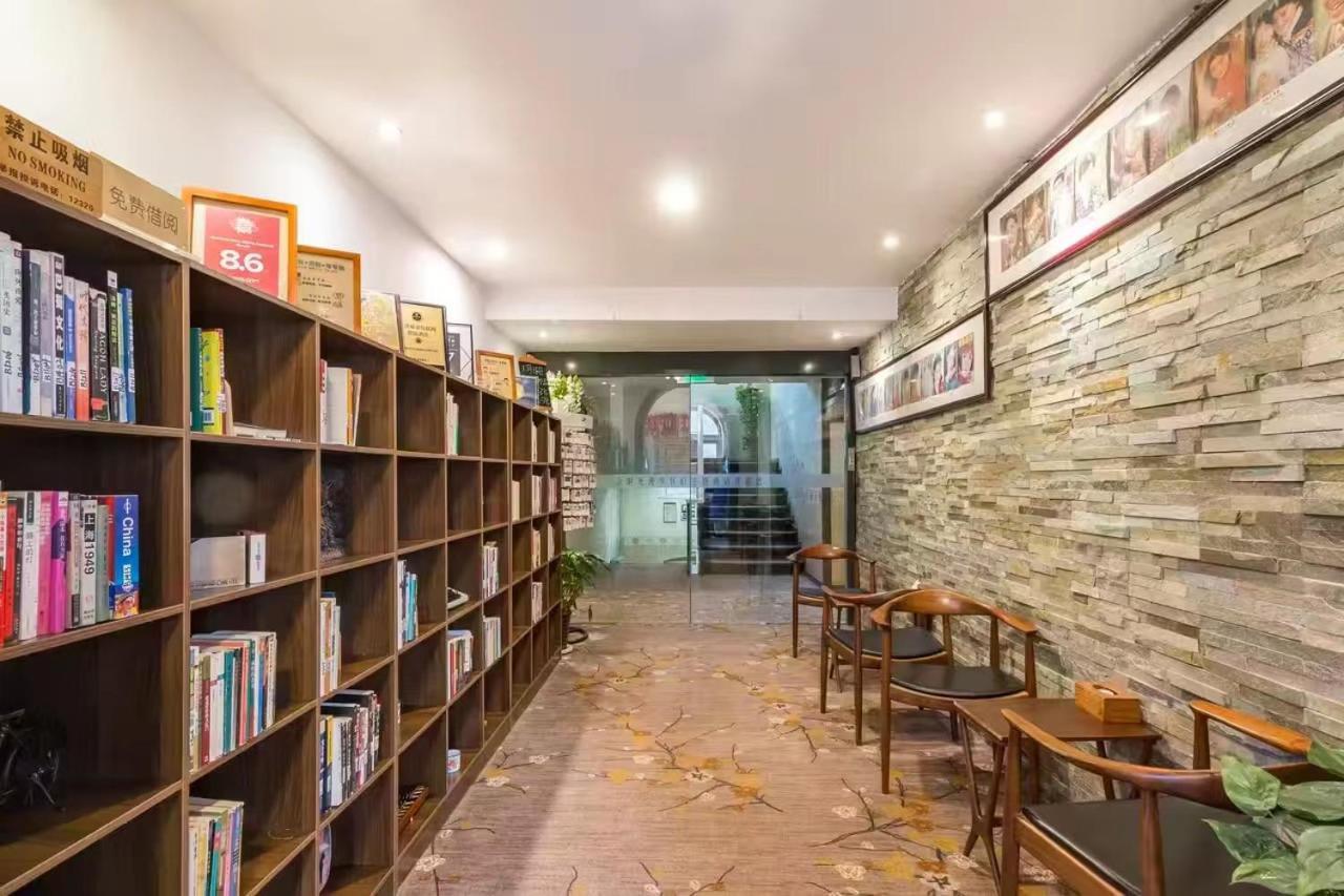 Nostalgia Hotel Beijing Guozijian Ghost Street - Near Beijing Lama Temple, Beihai Park, Jingshan Park, Drum Tower, Houhai Bar Street, Tian'Anmen Square, Located In Beijing Traditional Hutongs, 5 Minutes Away From Beixinqiao Metro Station Buitenkant foto