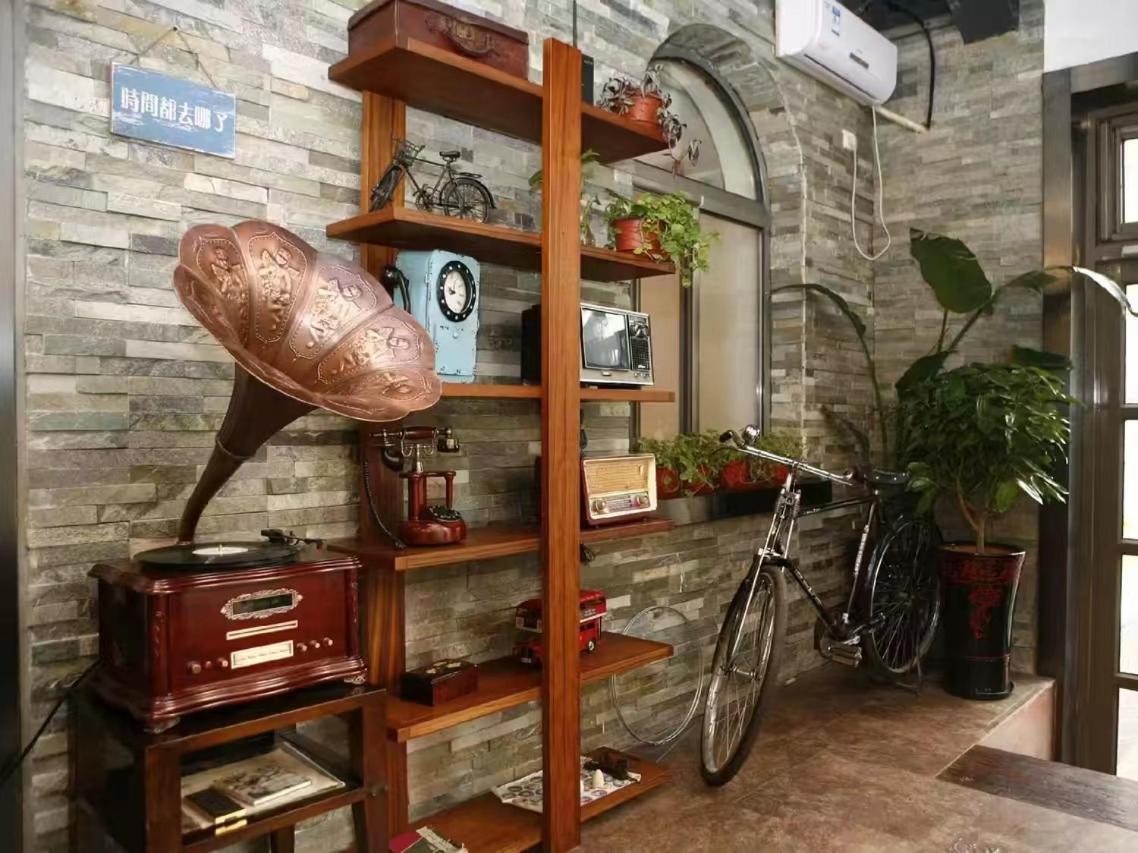Nostalgia Hotel Beijing Guozijian Ghost Street - Near Beijing Lama Temple, Beihai Park, Jingshan Park, Drum Tower, Houhai Bar Street, Tian'Anmen Square, Located In Beijing Traditional Hutongs, 5 Minutes Away From Beixinqiao Metro Station Buitenkant foto