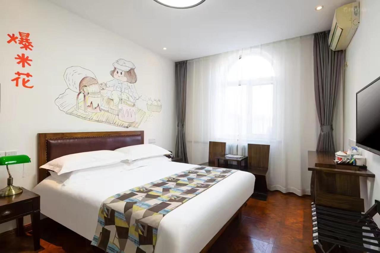 Nostalgia Hotel Beijing Guozijian Ghost Street - Near Beijing Lama Temple, Beihai Park, Jingshan Park, Drum Tower, Houhai Bar Street, Tian'Anmen Square, Located In Beijing Traditional Hutongs, 5 Minutes Away From Beixinqiao Metro Station Buitenkant foto
