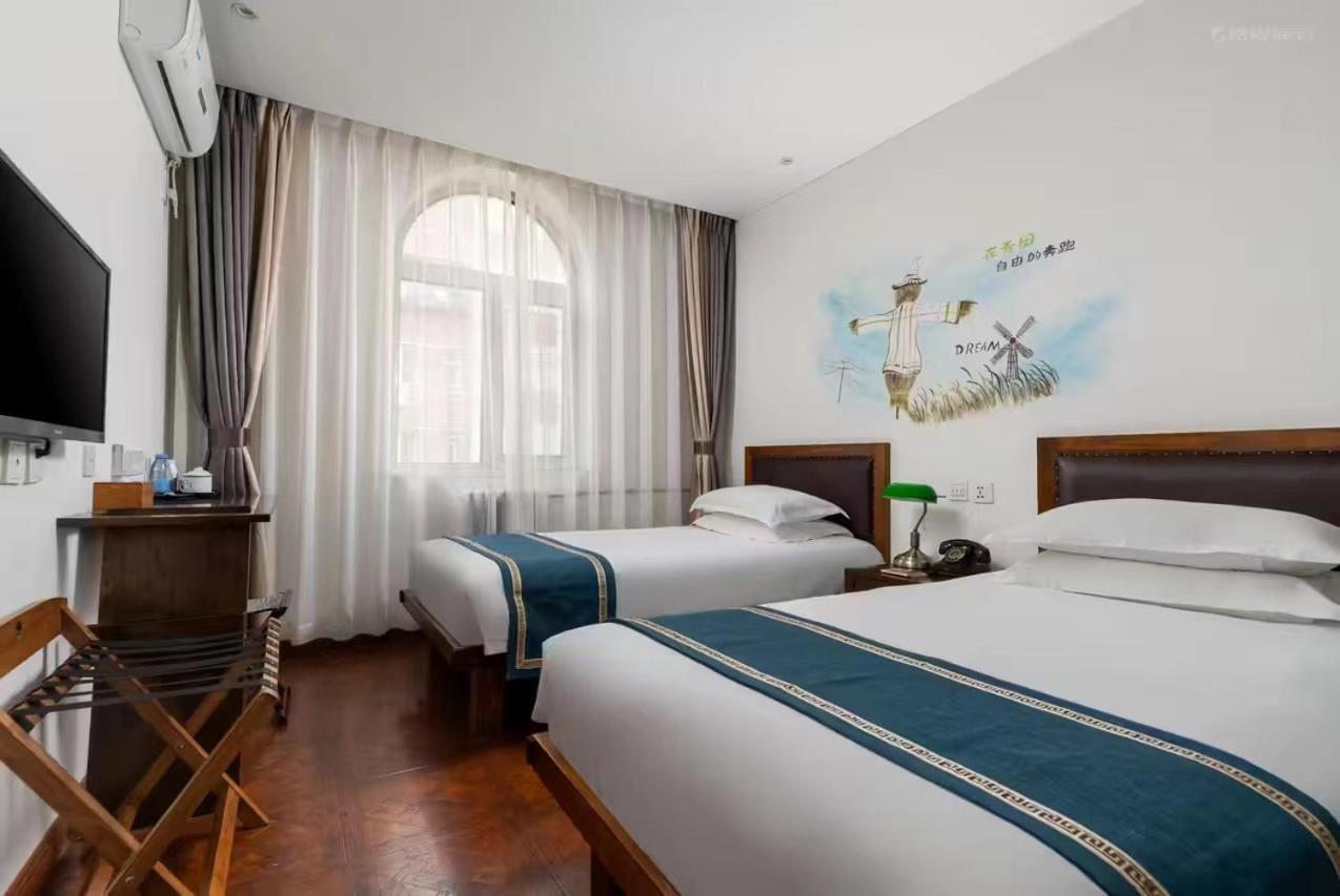 Nostalgia Hotel Beijing Guozijian Ghost Street - Near Beijing Lama Temple, Beihai Park, Jingshan Park, Drum Tower, Houhai Bar Street, Tian'Anmen Square, Located In Beijing Traditional Hutongs, 5 Minutes Away From Beixinqiao Metro Station Buitenkant foto