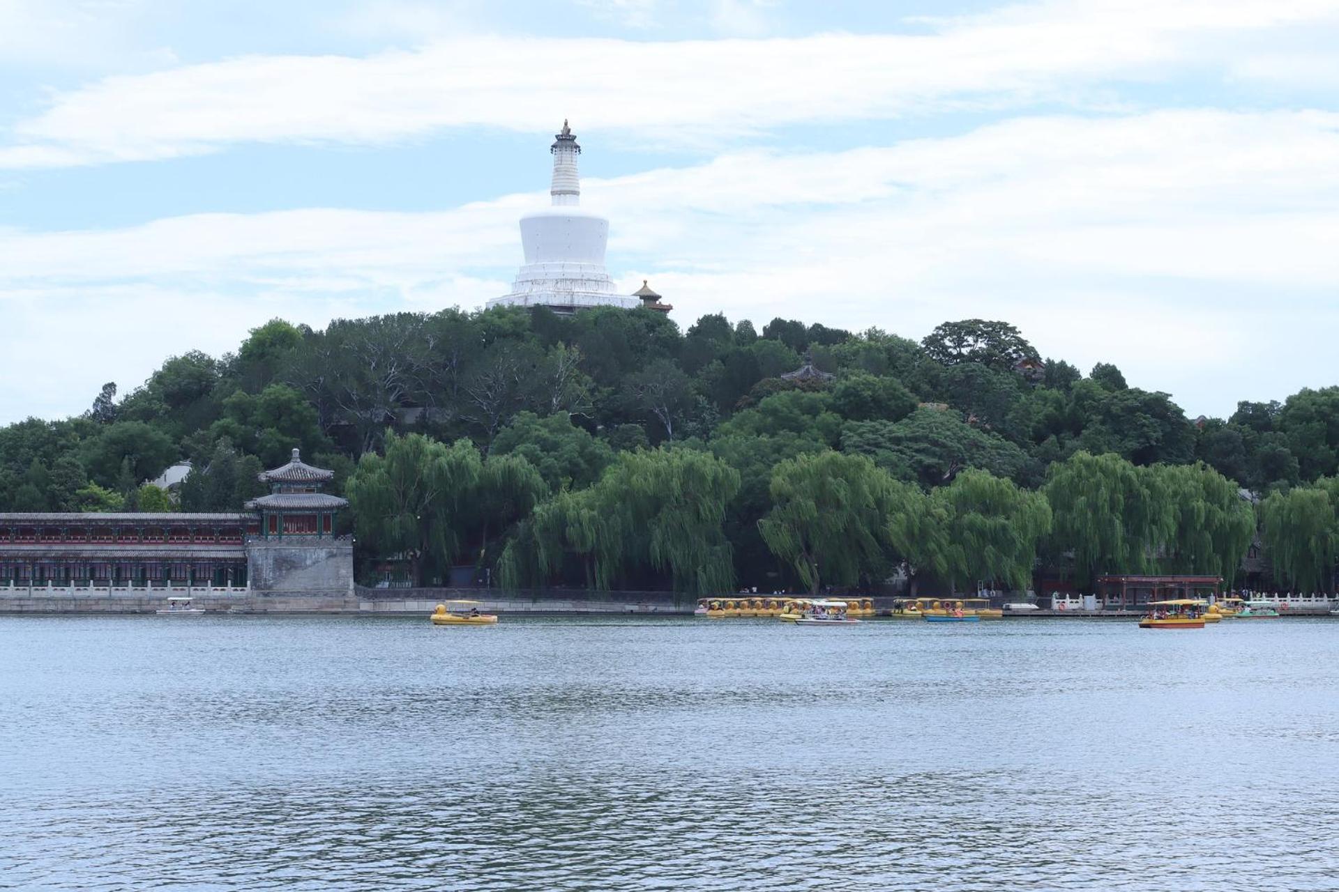 Nostalgia Hotel Beijing Guozijian Ghost Street - Near Beijing Lama Temple, Beihai Park, Jingshan Park, Drum Tower, Houhai Bar Street, Tian'Anmen Square, Located In Beijing Traditional Hutongs, 5 Minutes Away From Beixinqiao Metro Station Buitenkant foto