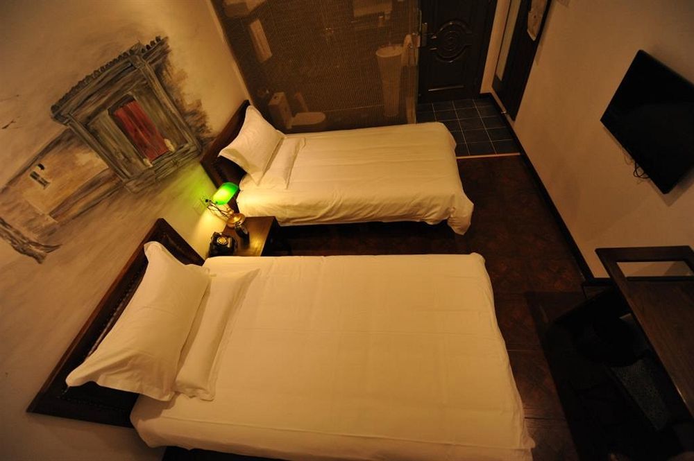 Nostalgia Hotel Beijing Guozijian Ghost Street - Near Beijing Lama Temple, Beihai Park, Jingshan Park, Drum Tower, Houhai Bar Street, Tian'Anmen Square, Located In Beijing Traditional Hutongs, 5 Minutes Away From Beixinqiao Metro Station Buitenkant foto
