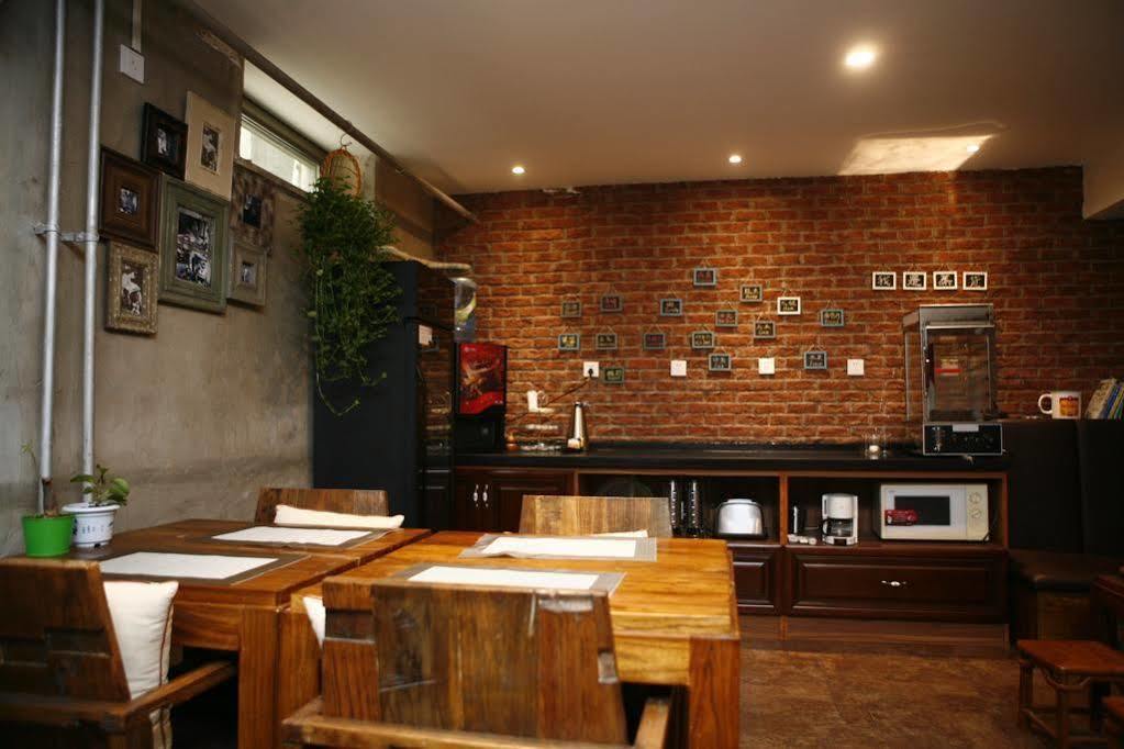 Nostalgia Hotel Beijing Guozijian Ghost Street - Near Beijing Lama Temple, Beihai Park, Jingshan Park, Drum Tower, Houhai Bar Street, Tian'Anmen Square, Located In Beijing Traditional Hutongs, 5 Minutes Away From Beixinqiao Metro Station Buitenkant foto